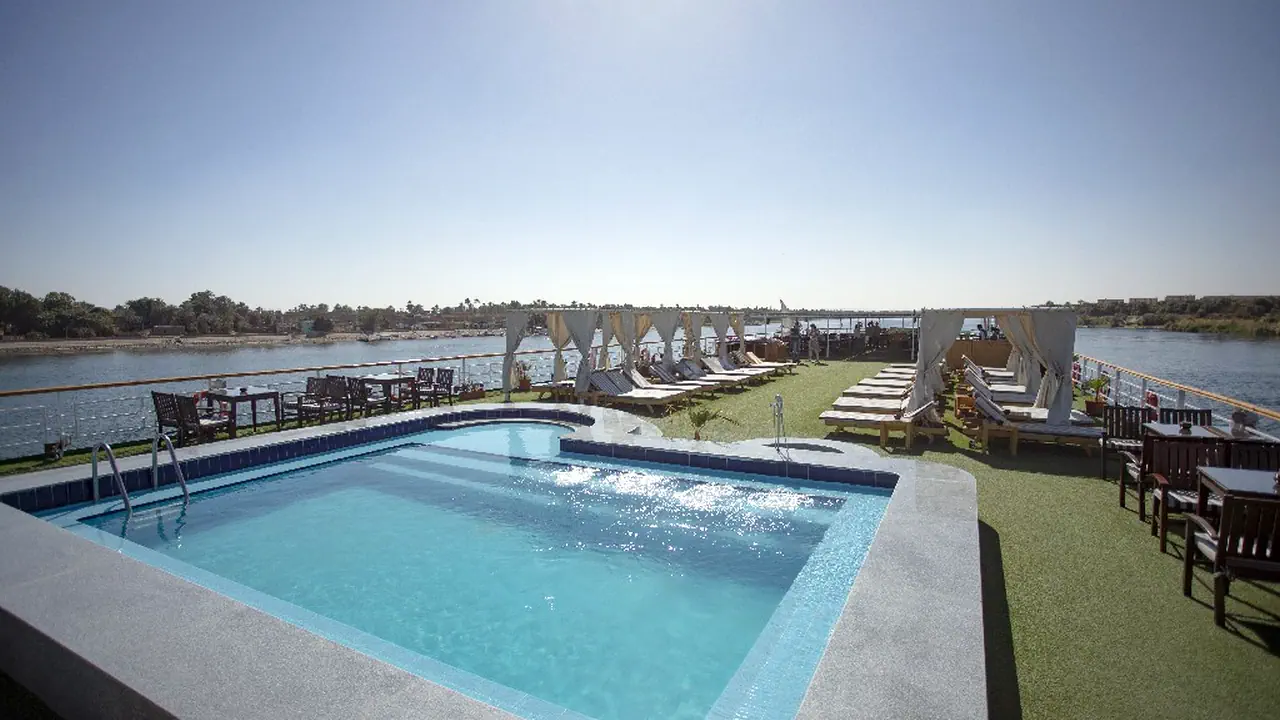 رحلة الباخرة بلو شادو II